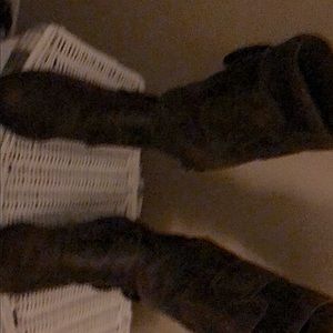 These boots are size 6.